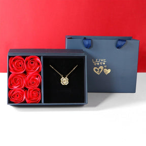 Kit Amor Eterno ColarTrevo® + CAIXA COM 6 ROSAS - Ride Up 